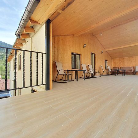 Nino Ratiani'S Guesthouse Mestia Exterior photo