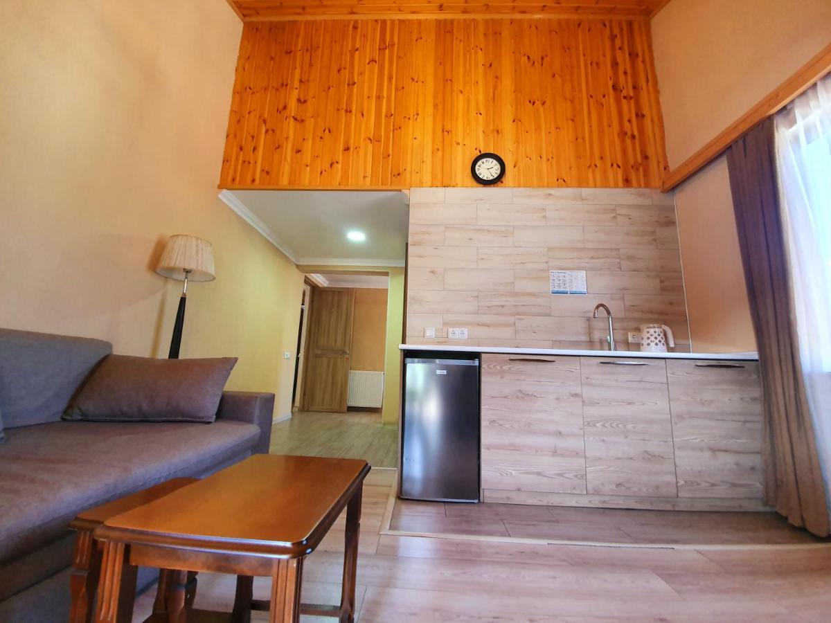 Nino Ratiani'S Guesthouse Mestia Exterior photo