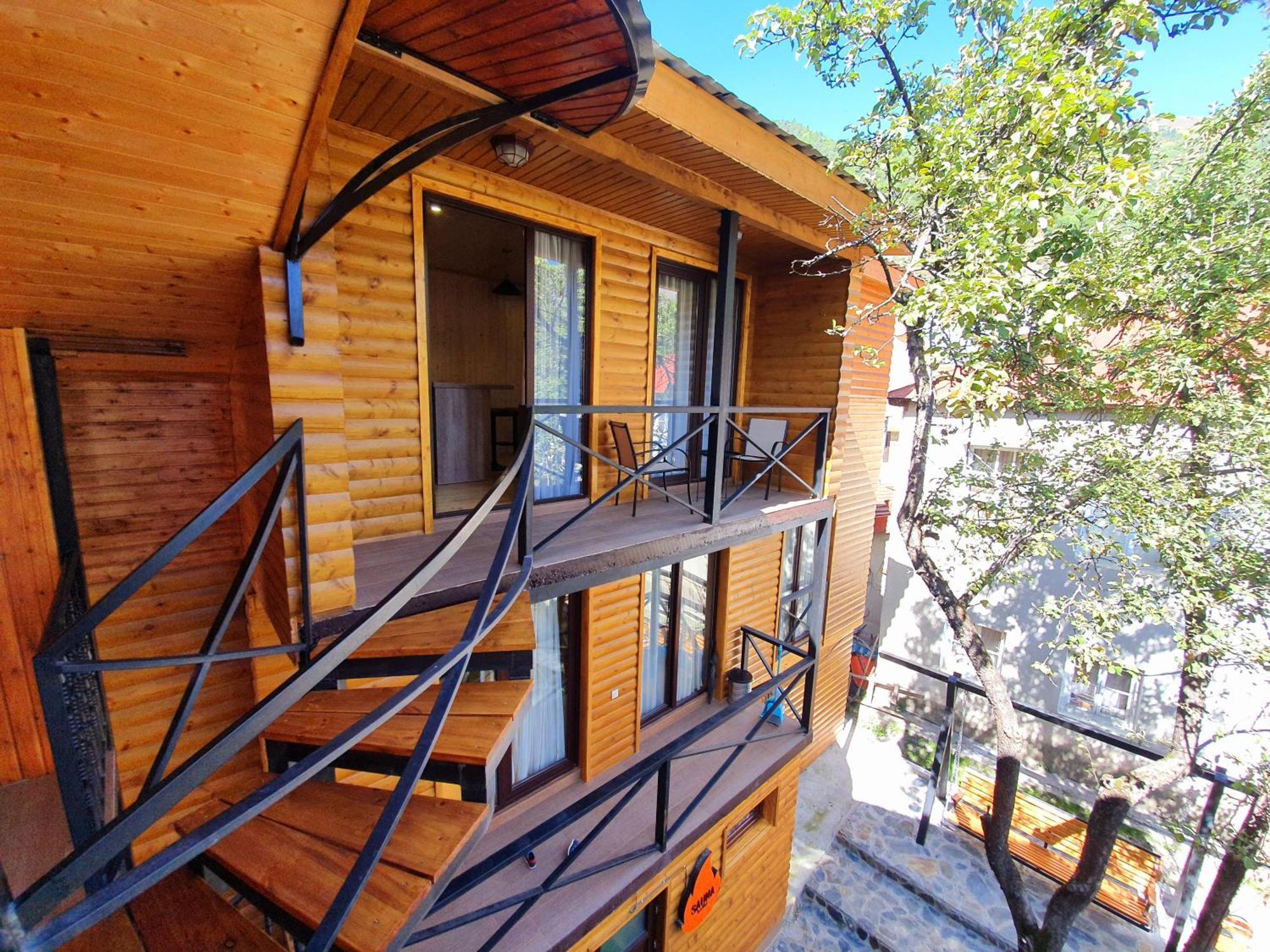Nino Ratiani'S Guesthouse Mestia Exterior photo