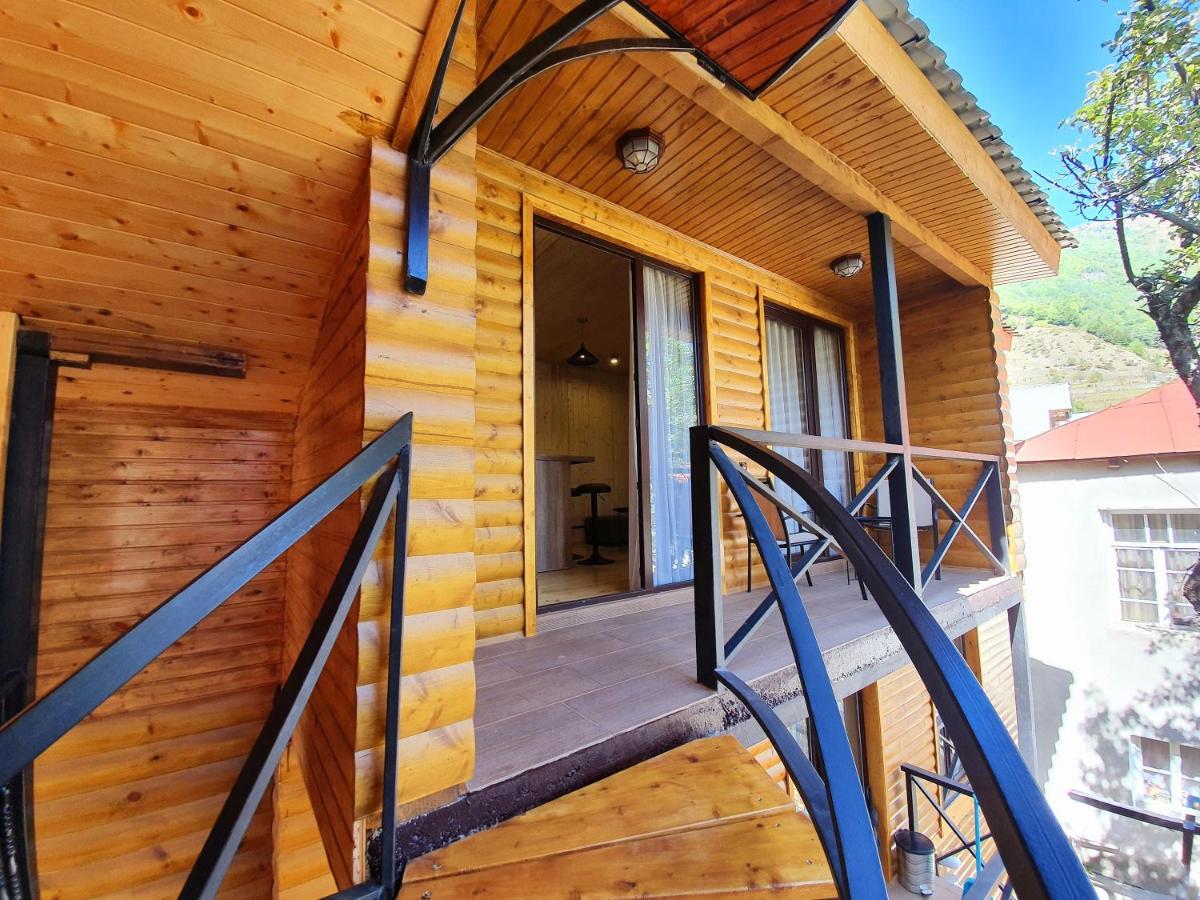 Nino Ratiani'S Guesthouse Mestia Exterior photo