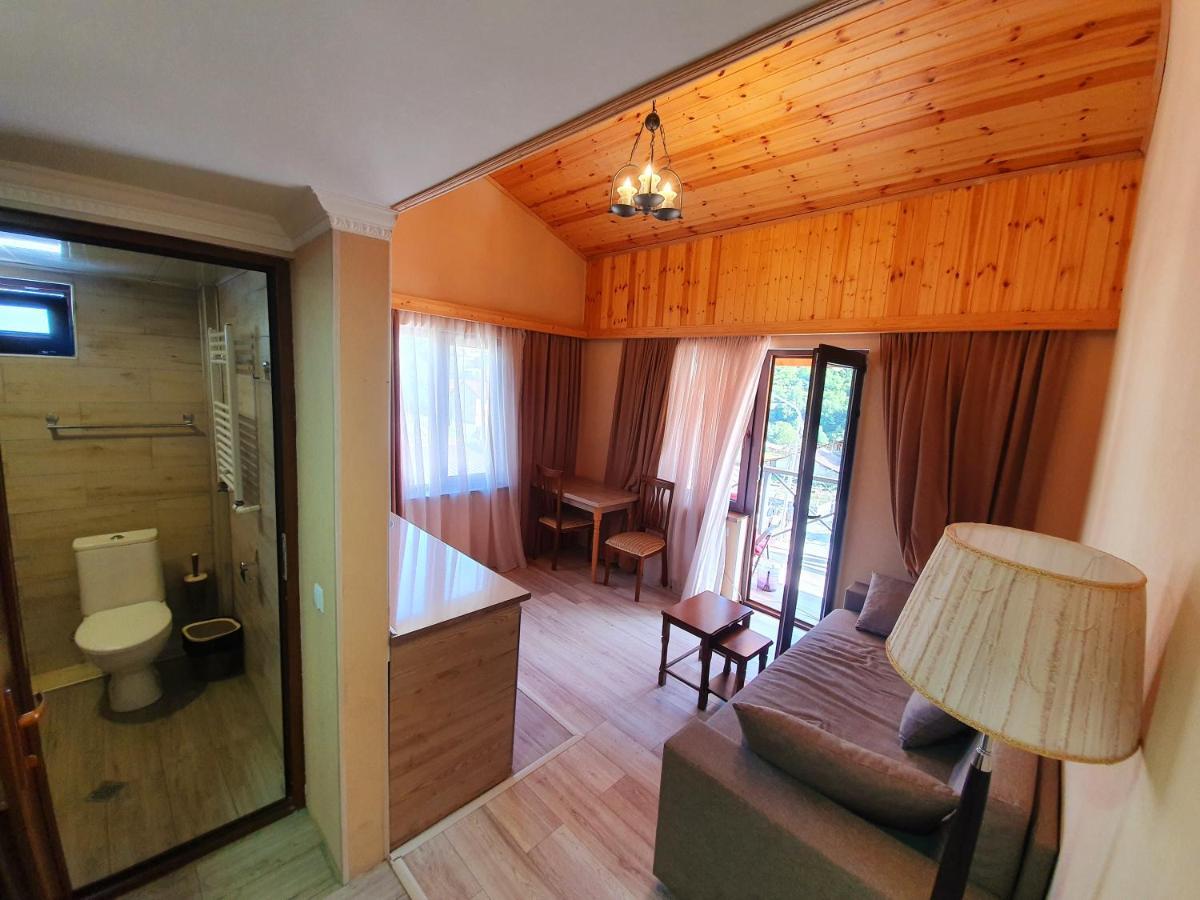 Nino Ratiani'S Guesthouse Mestia Exterior photo